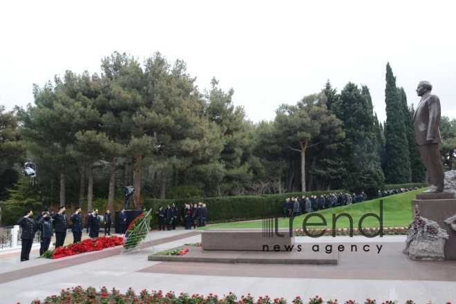 Oбщественность Азербайджана с глубоким уважением чтит память великого лидера Гейдара Алиева Aзербайджан Баку 12 декабря 2021